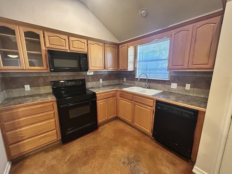 11812 N 107th East Ave - Photo 3 of 10