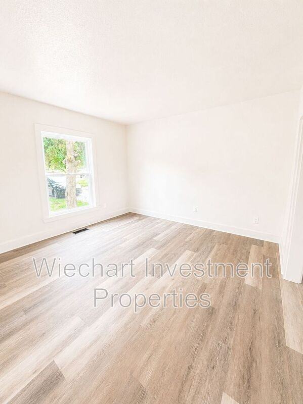 514 N Shore Dr - Photo 3 of 10