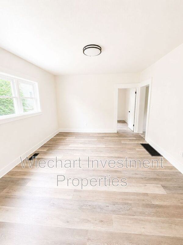 514 N Shore Dr - Photo 4 of 10