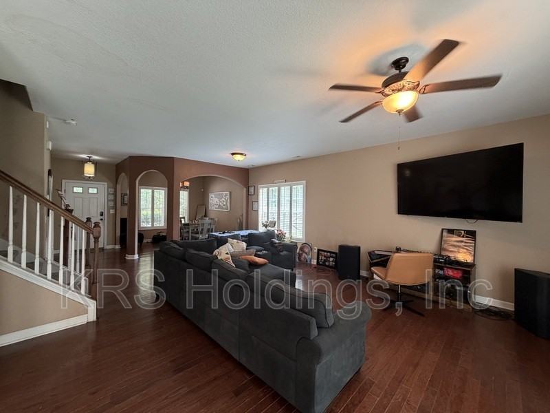4125 Pughsville Rd - Photo 3 of 21