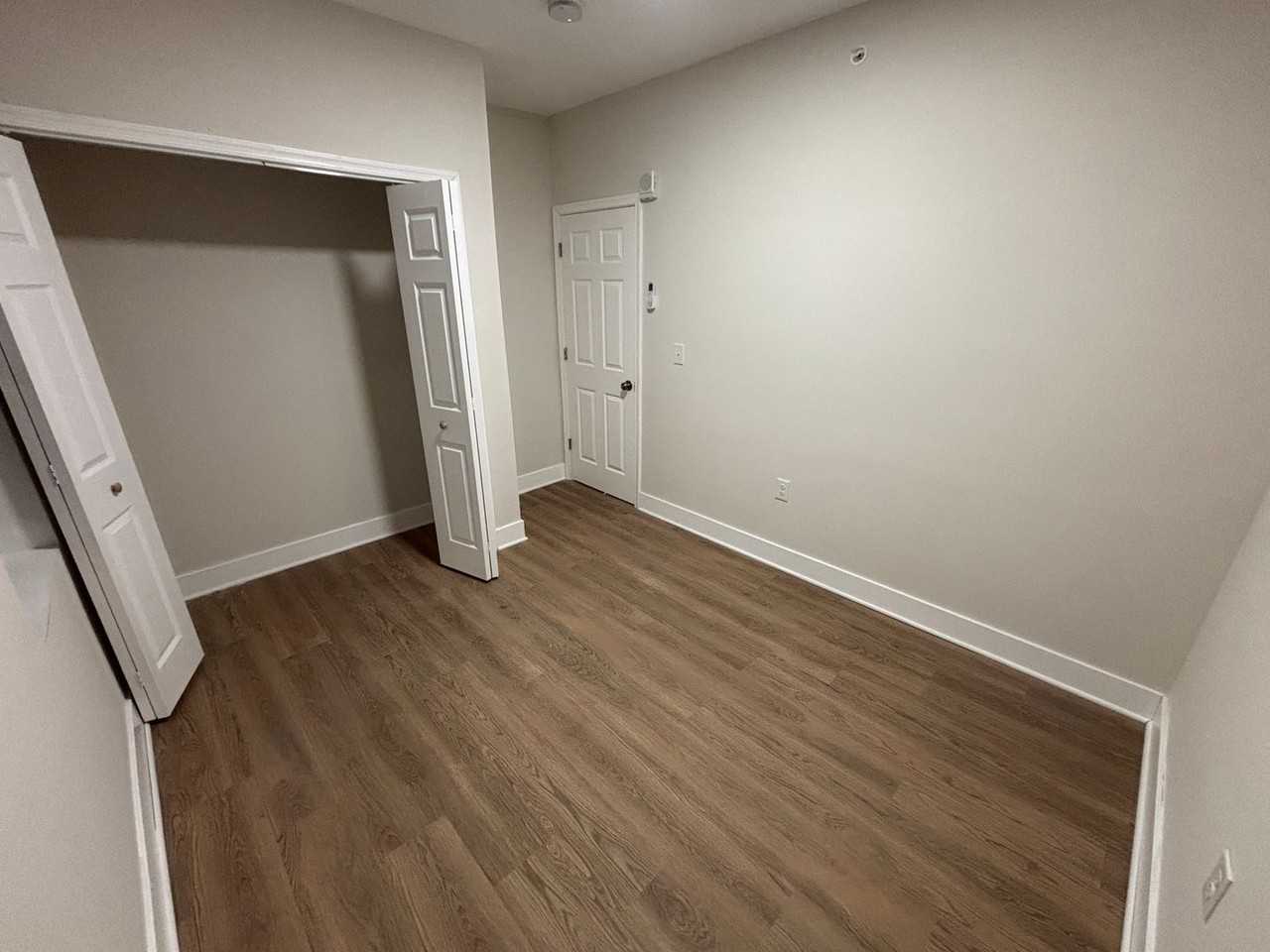 1035 W Hamilton St - Photo 5 of 10