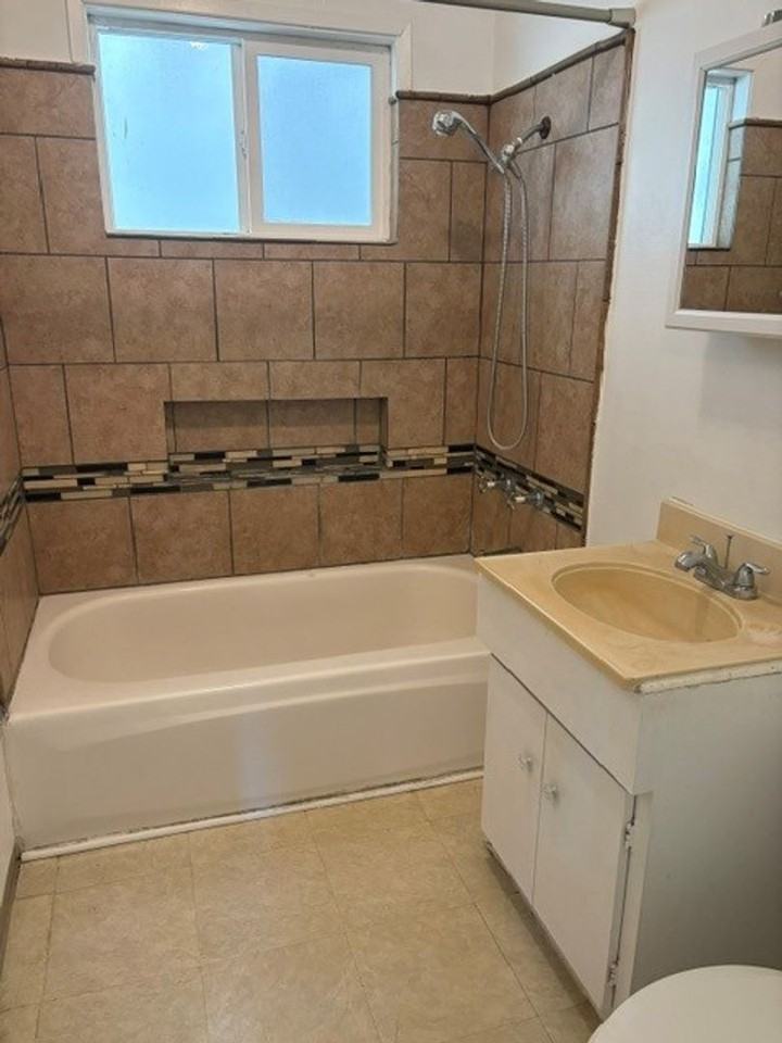 110 Centennial St - Photo 5 of 9
