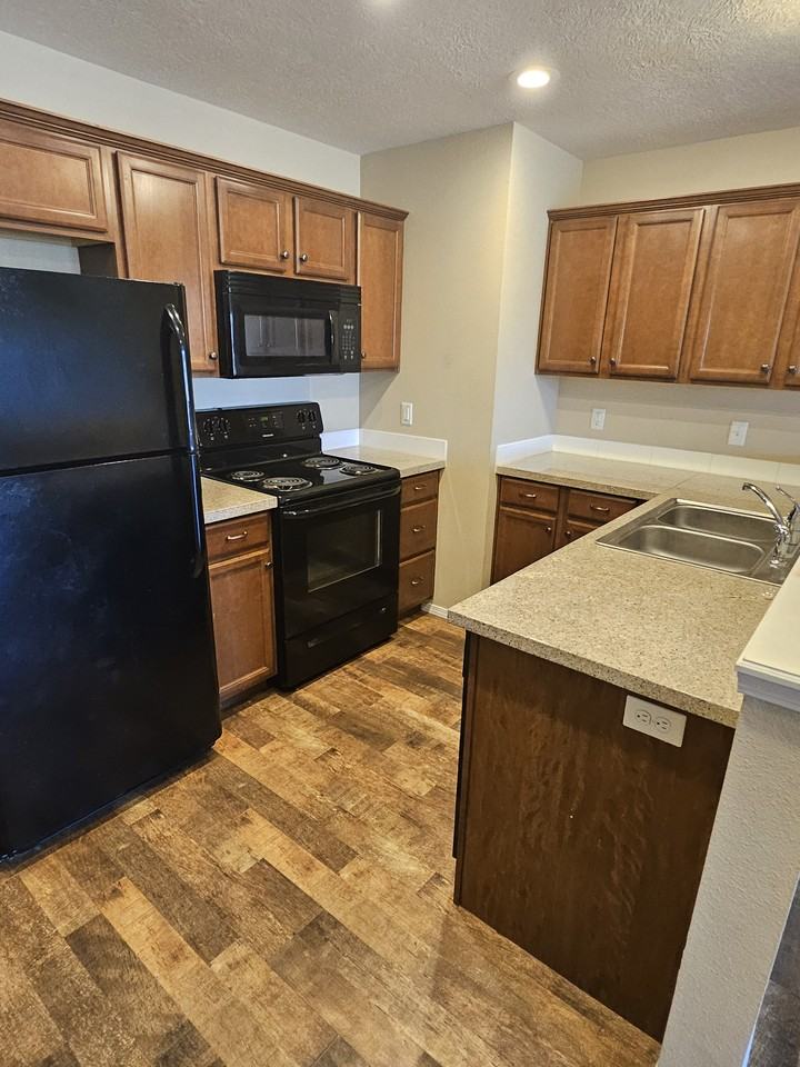 554 Welch St - Photo 3 of 21