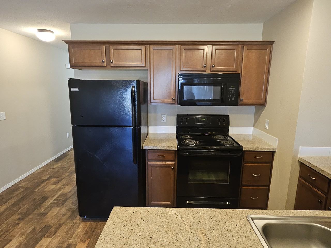 554 Welch St - Photo 4 of 21