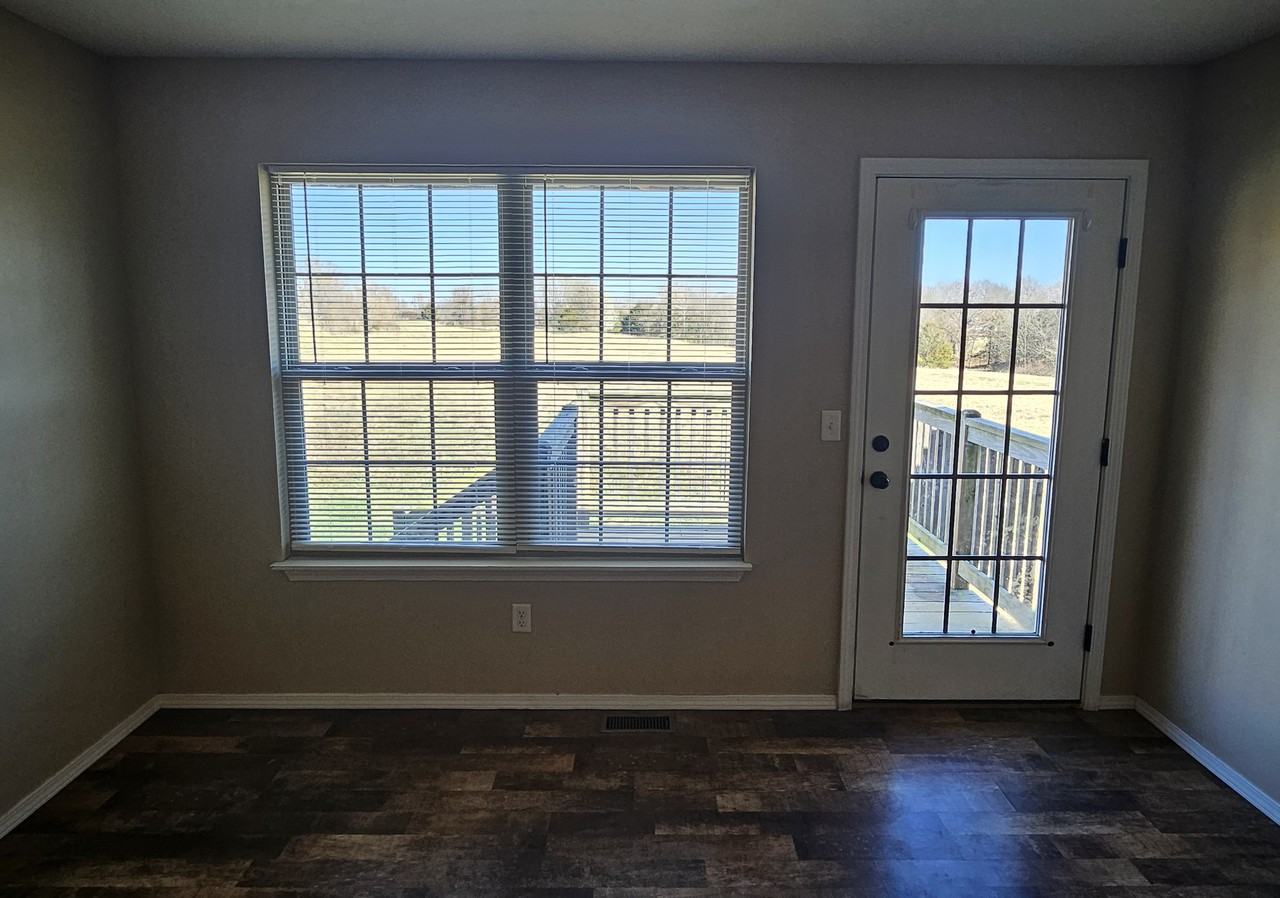 554 Welch St - Photo 7 of 21