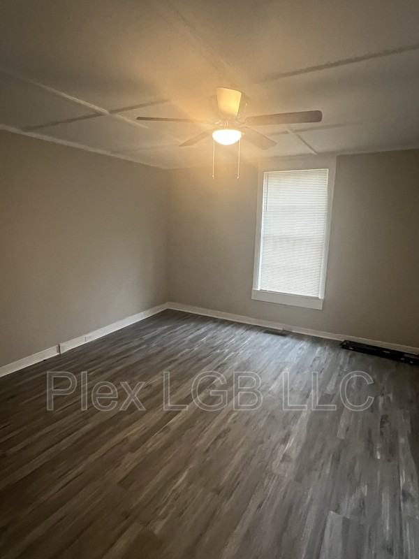 1222 Troup St - Photo 6 of 7
