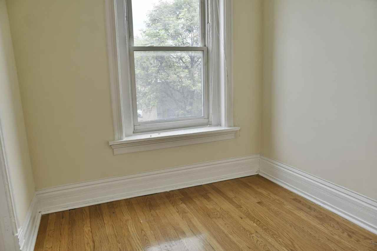 3358 N Sheffield Ave #2 - Photo 4 of 17