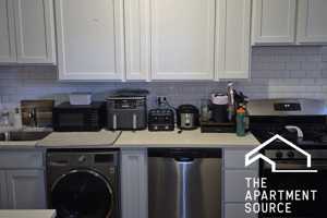 featured image of 945 Judson Ave #1