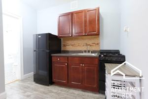 featured image of 6930 N Greenview Ave #207