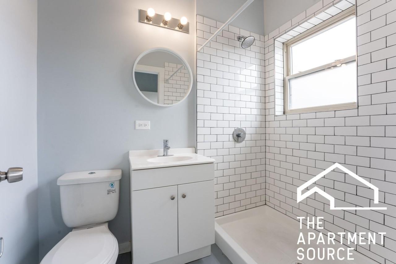 4700 N Racine Ave #305 - Photo 5 of 35