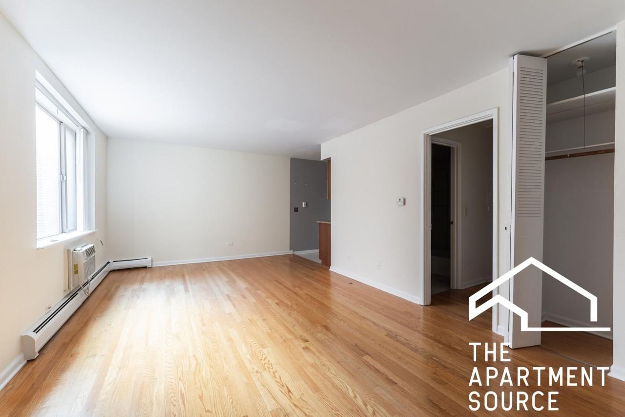 5820 N Sheridan Rd #305 - Photo 2 of 9