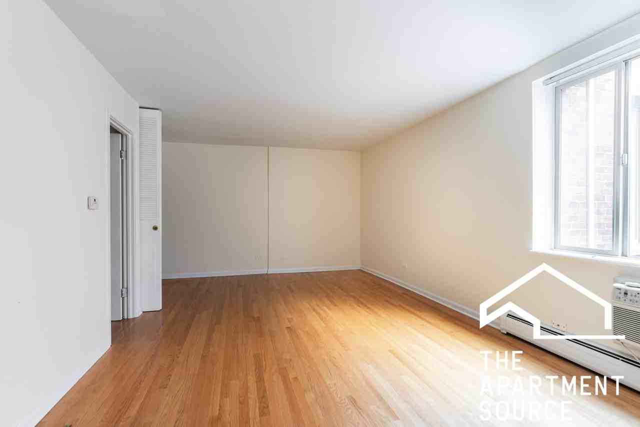 5820 N Sheridan Rd #305 - Photo 3 of 9
