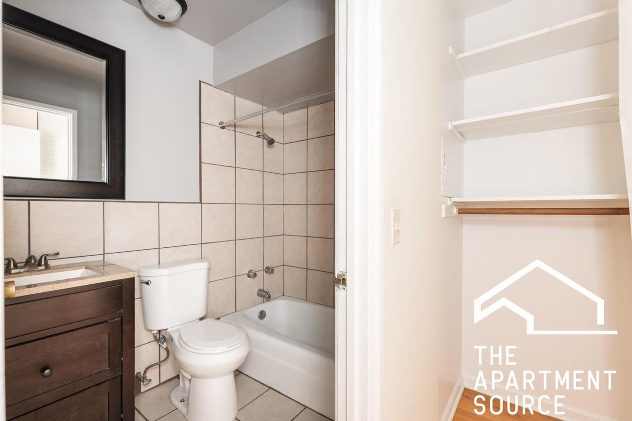 5820 N Sheridan Rd #305 - Photo 4 of 9
