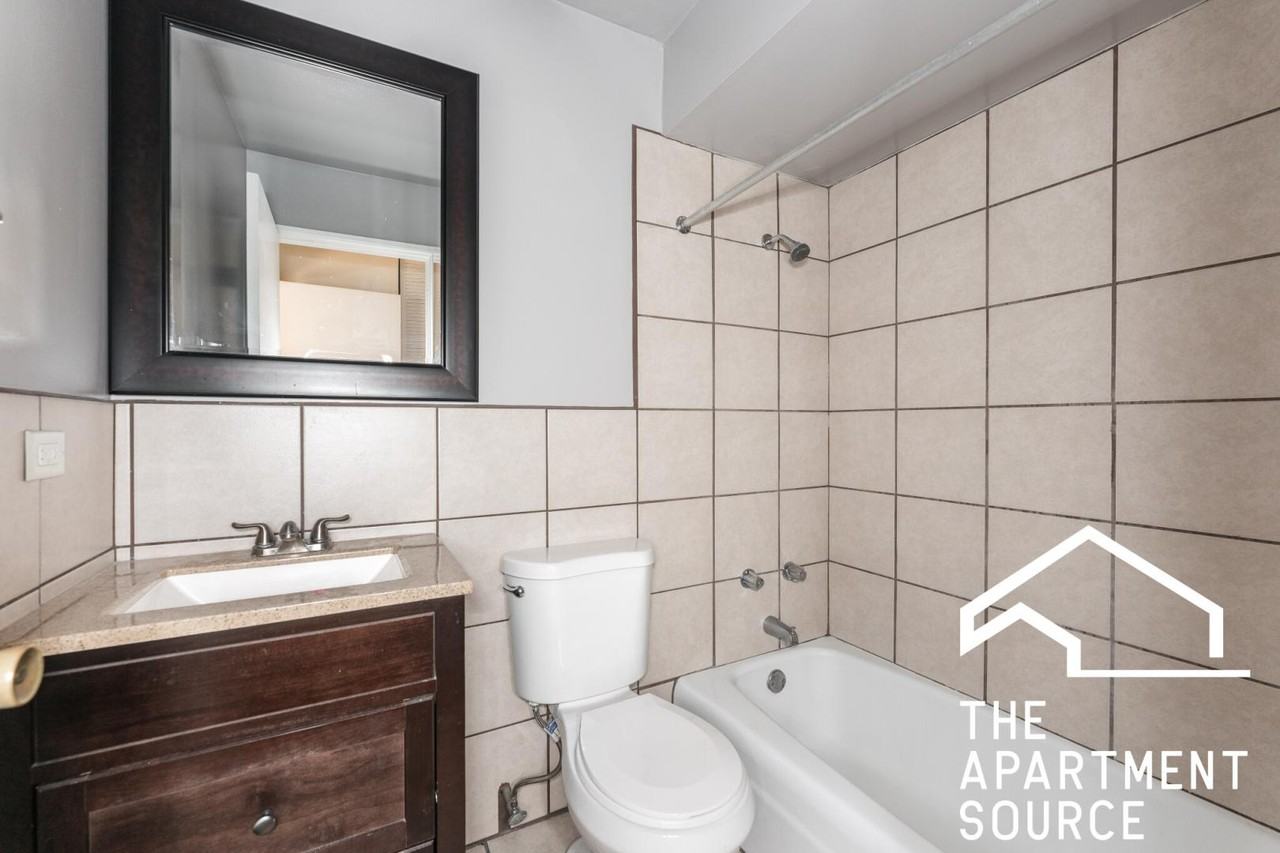 5820 N Sheridan Rd #305 - Photo 5 of 9