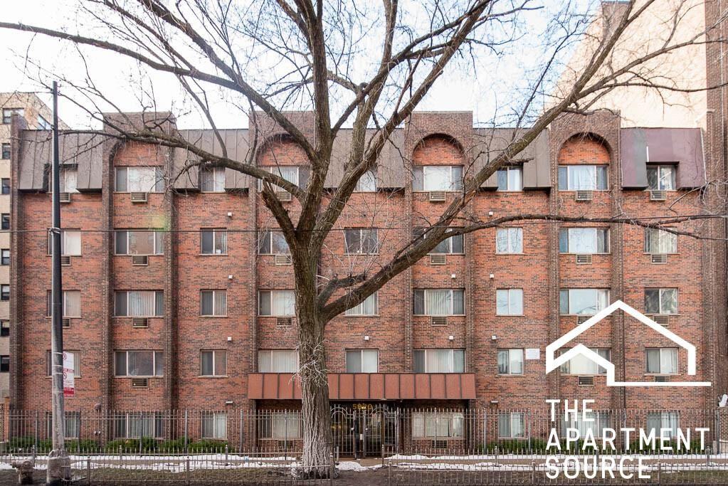 5820 N Sheridan Rd #305 - Photo 6 of 9