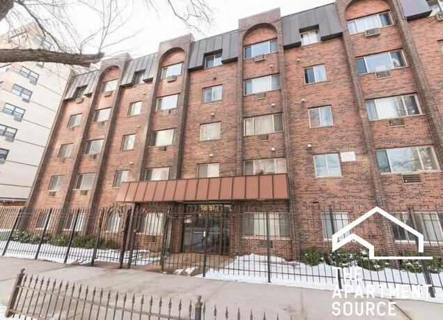 5820 N Sheridan Rd #305 - Photo 7 of 9