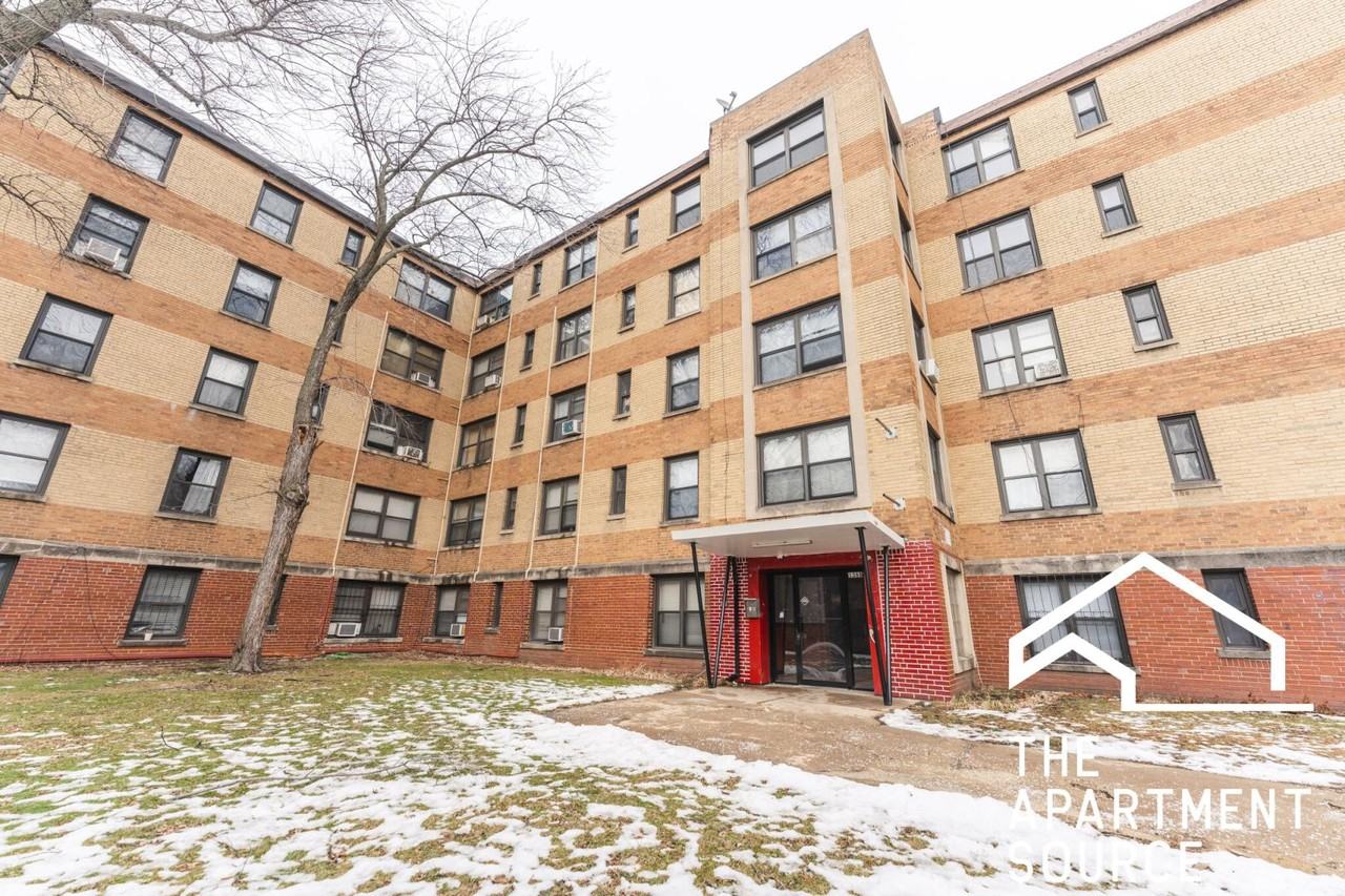 1360 W Touhy Ave #301 - Photo 2 of 4