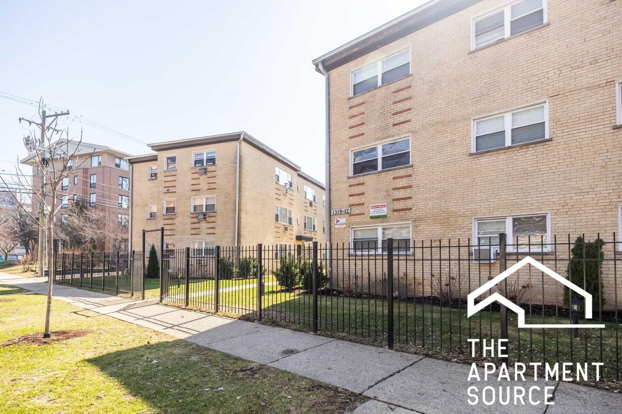 1319 W Sherwin Ave #1A - Photo 3 of 3