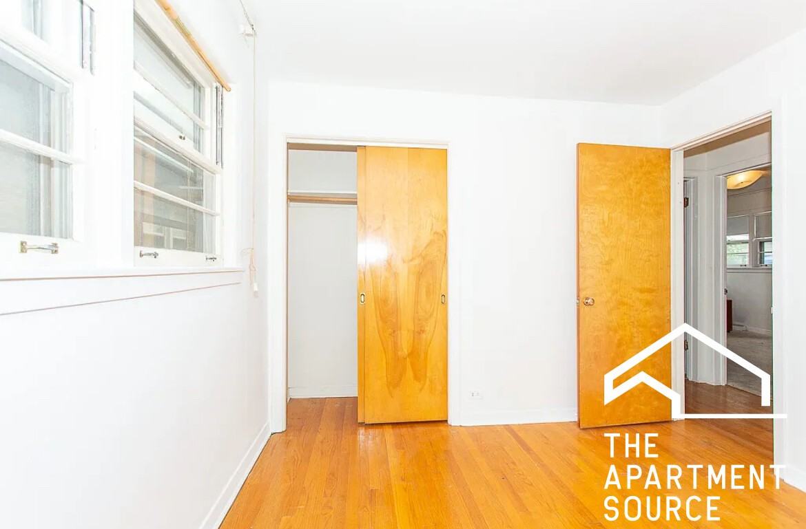 7407 N California Ave - Photo 5 of 16