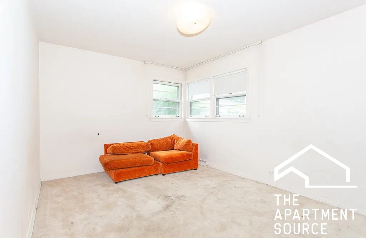7407 N California Ave - Photo 6 of 16