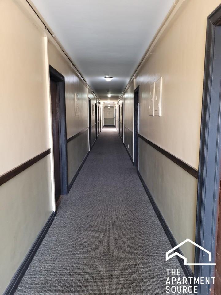 948 W Cuyler Ave #4 - Photo 4 of 5