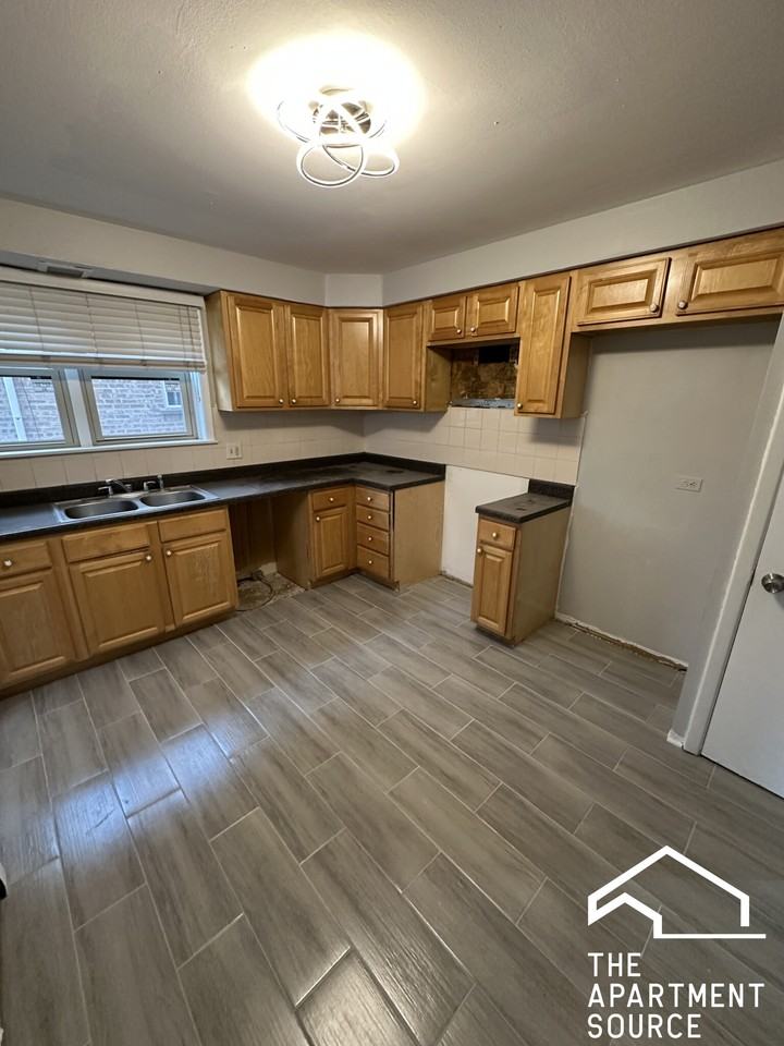 8644 Skokie Blvd #201 - Photo 5 of 25