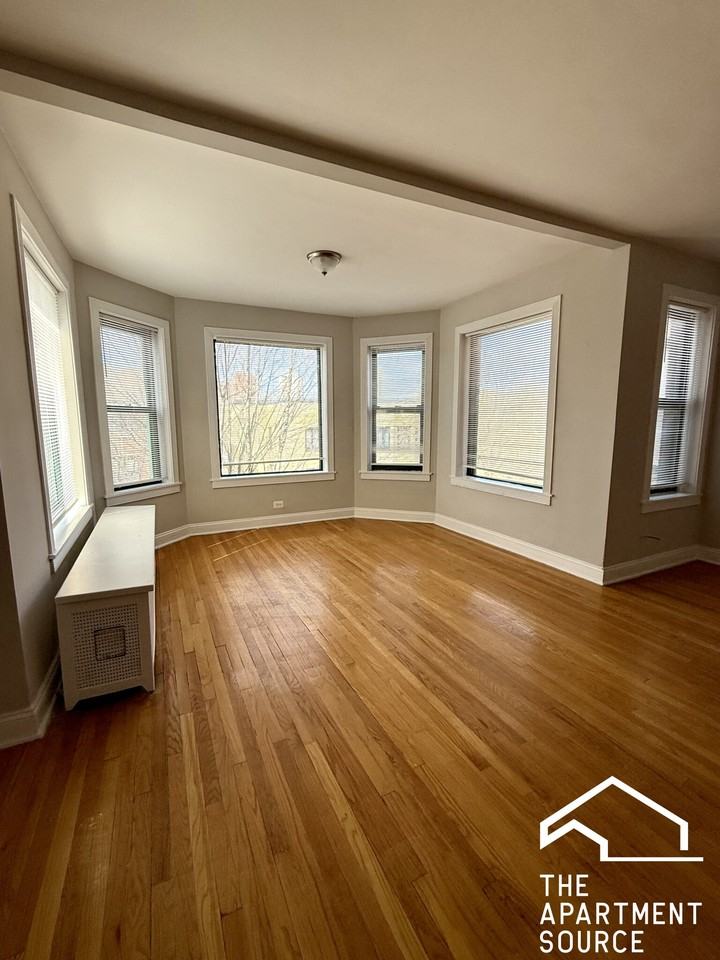 2211 E 69th St #3 - Photo 2 of 10