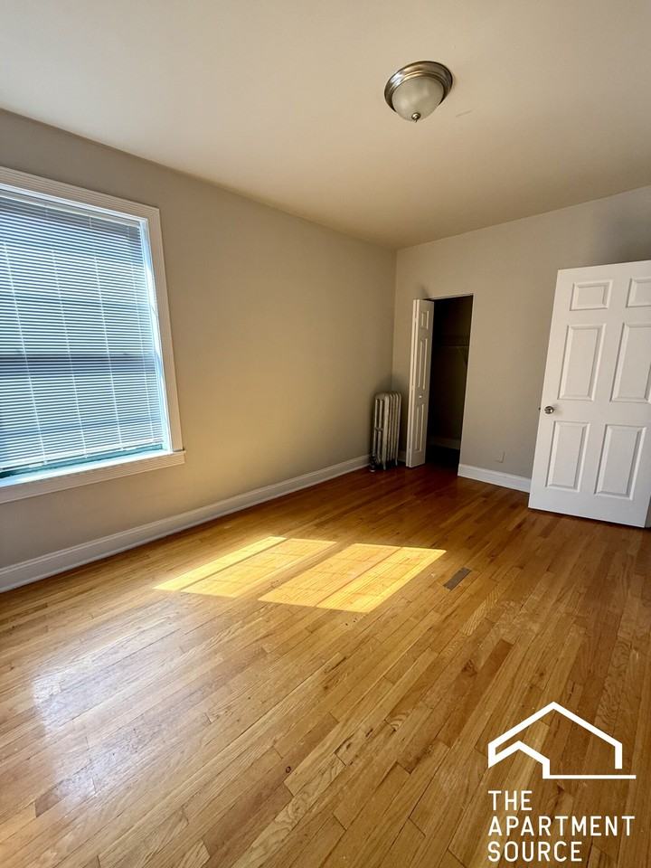 2211 E 69th St #3 - Photo 4 of 10