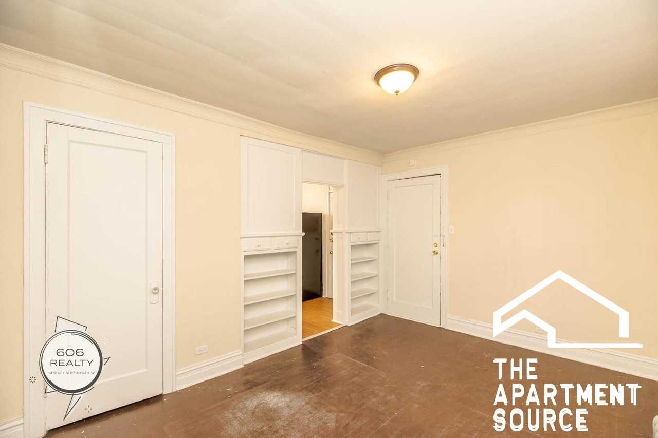5017 W Cermak Rd #5 - Photo 3 of 8