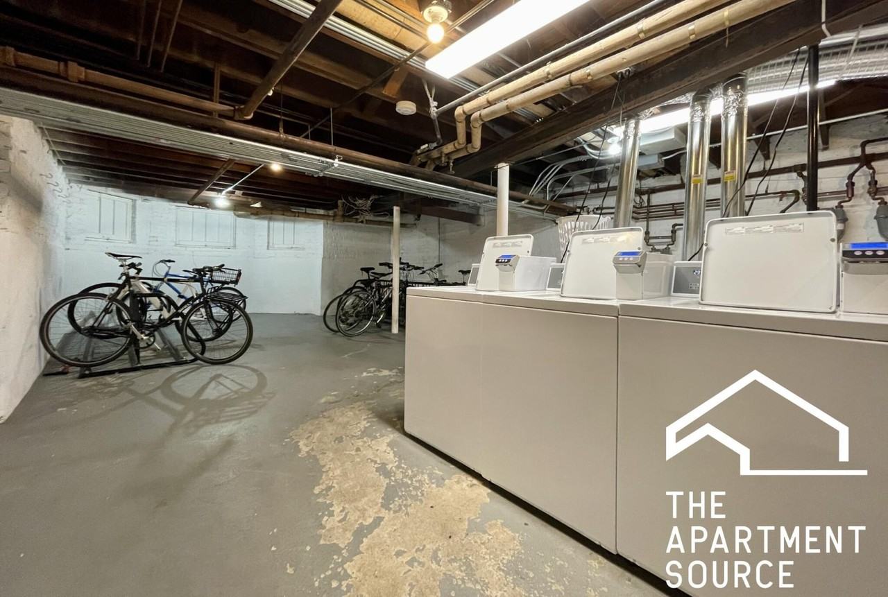 2325 N Rockwell St #B2 - Photo 4 of 5