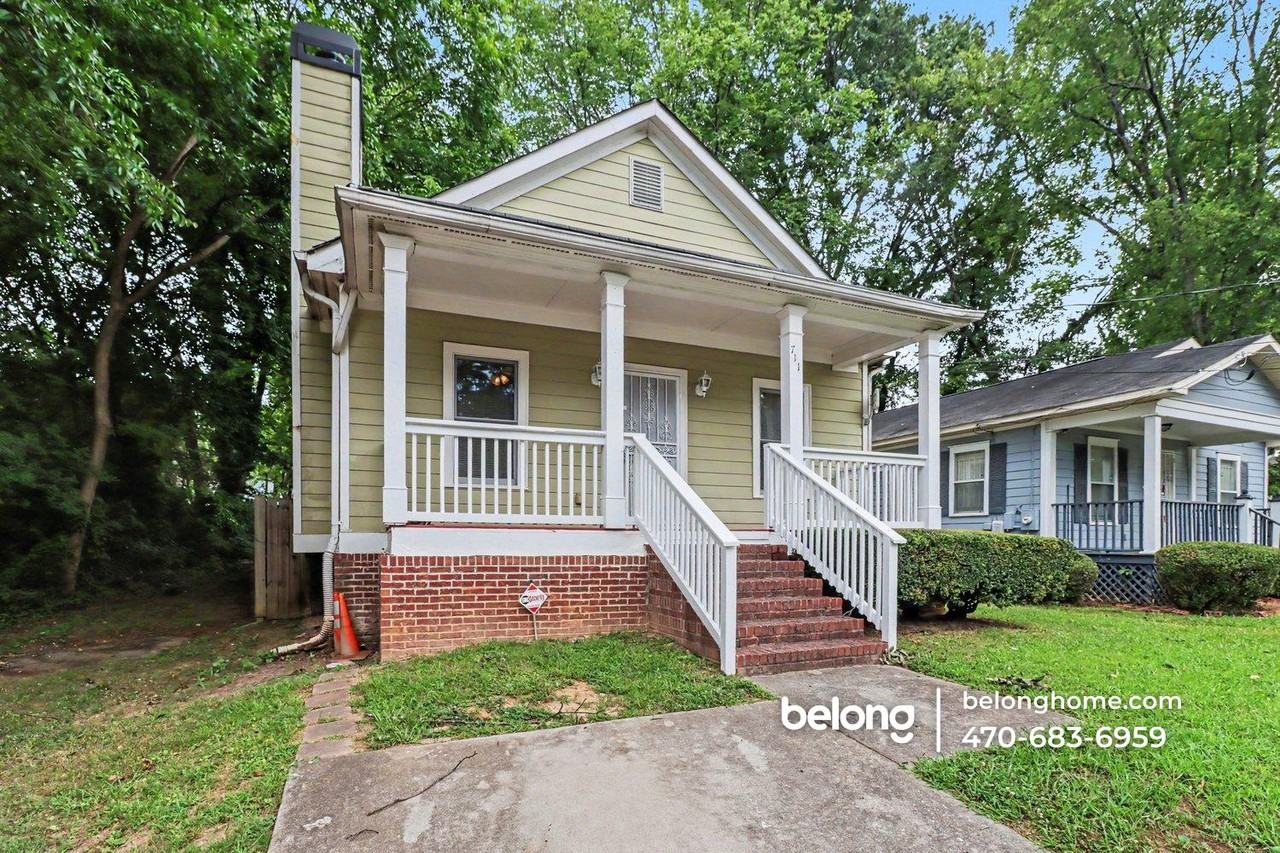 711 Meldrum St Nw - Photo 2 of 20