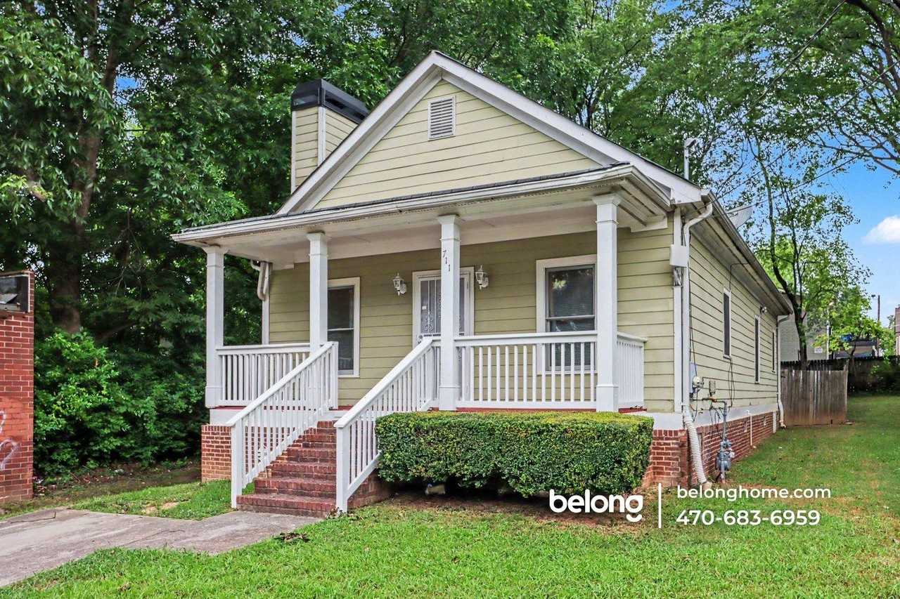 711 Meldrum St Nw - Photo 4 of 20