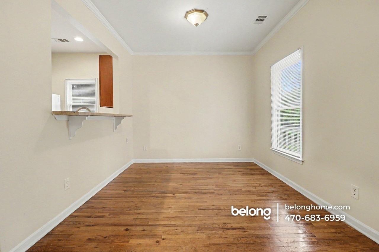 711 Meldrum St Nw - Photo 7 of 20