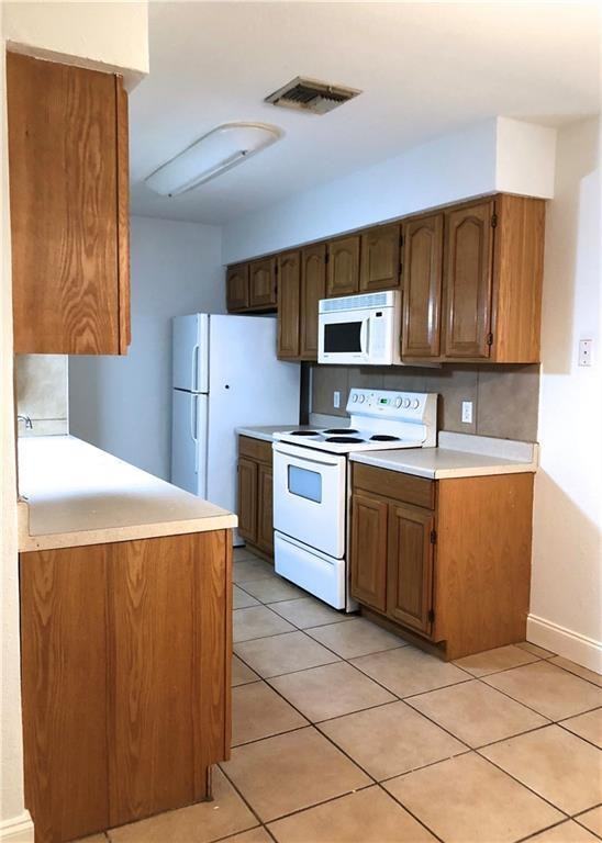 7001 Oak Meadow Cir #B - Photo 4 of 12