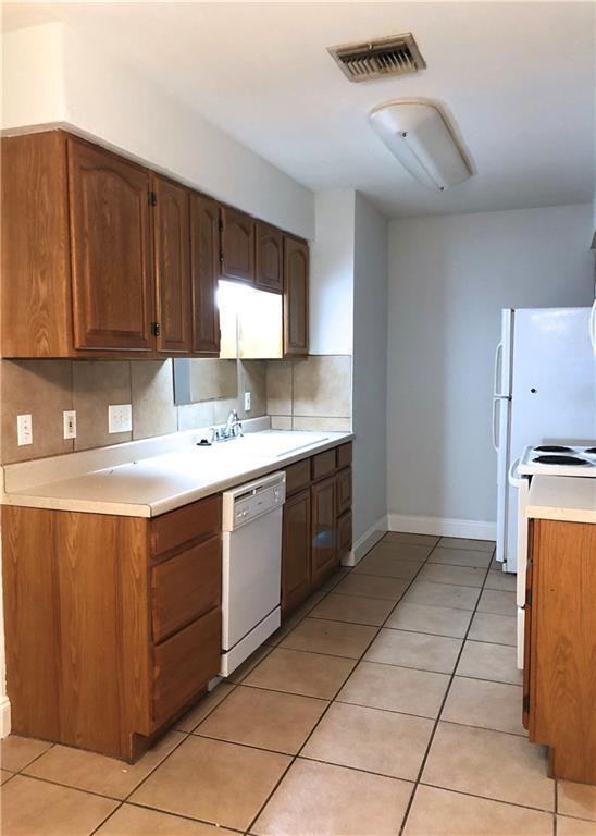 7001 Oak Meadow Cir #B - Photo 5 of 12