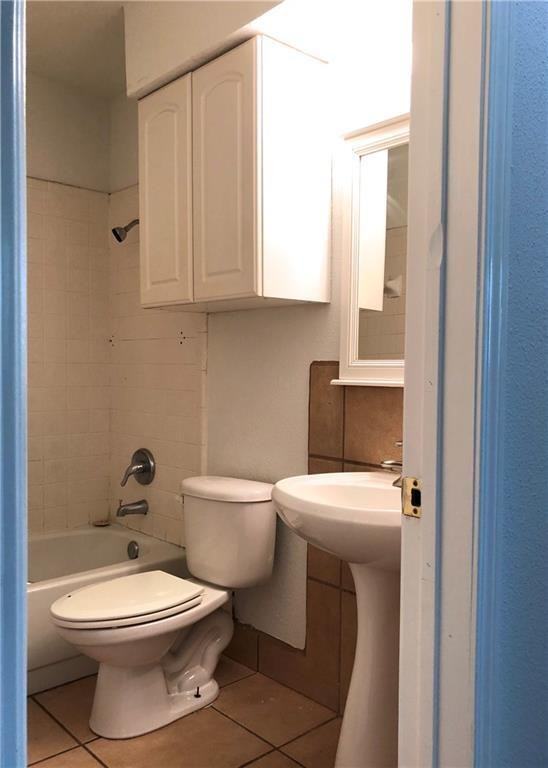 7001 Oak Meadow Cir #B - Photo 6 of 12