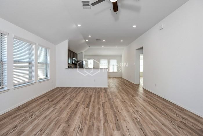 5104 Twin Summit Dr - Photo 4 of 17