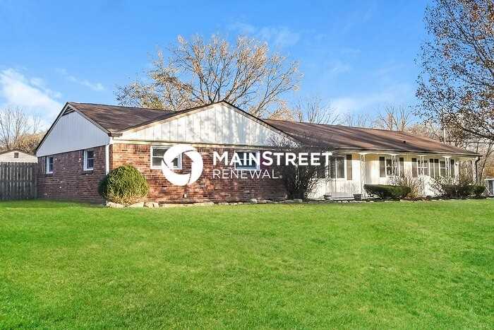 7427 Harcourt Rd - Photo 3 of 16