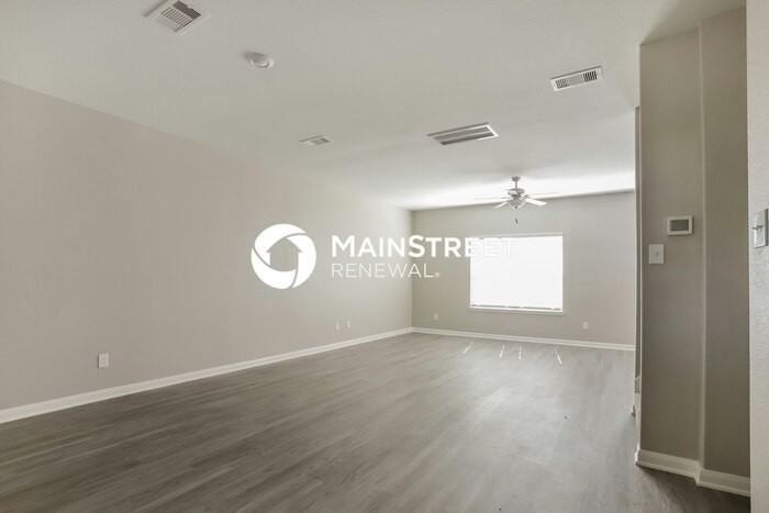 25237 Dickens Dr - Photo 4 of 17