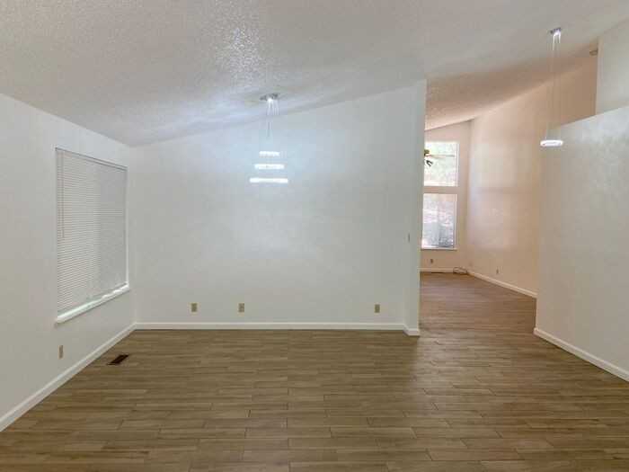 6628 Valley Wood Dr - Photo 4 of 28