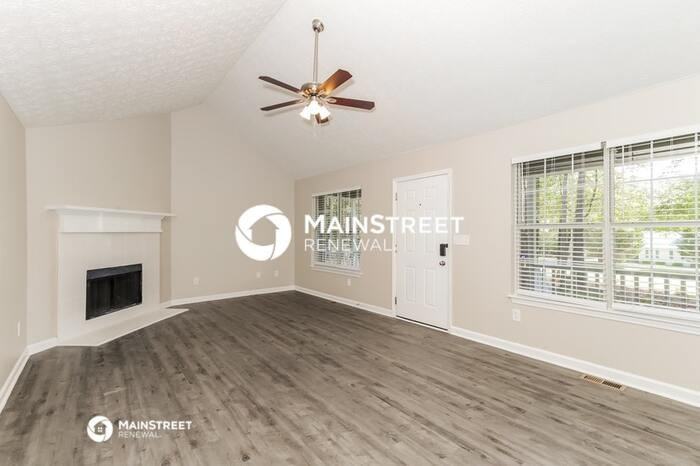 411 Grove Pointe Ct - Photo 4 of 16