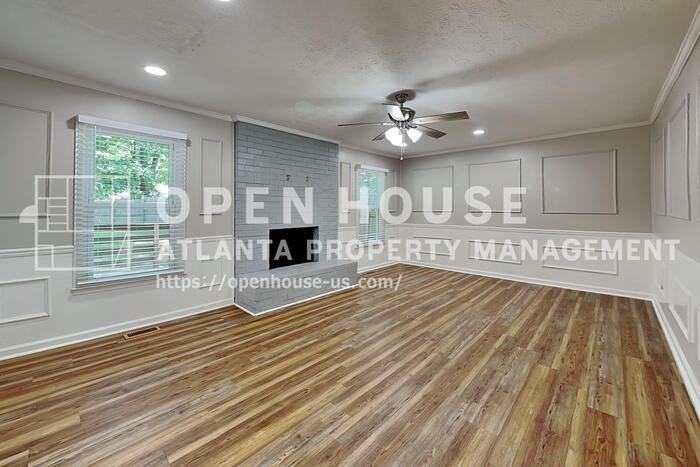 6839 Woodcreek Ln - Photo 4 of 22