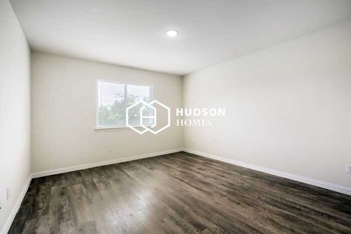 2402 Abigail Ln - Photo 7 of 14