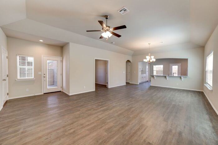 7724 S Chestnut Ave - Photo 6 of 30