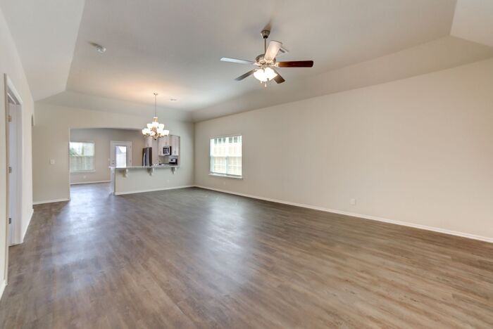 7724 S Chestnut Ave - Photo 7 of 30