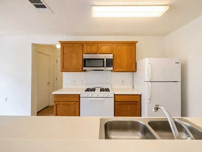 5509 Bentsen Ln - Photo 4 of 13
