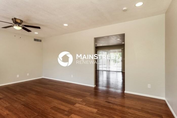 8720 N 53rd Ave - Photo 4 of 16
