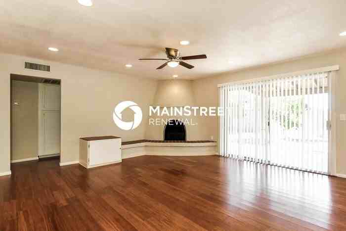 8720 N 53rd Ave - Photo 5 of 16
