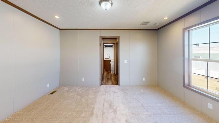360 Continental Ave - Photo 4 of 14
