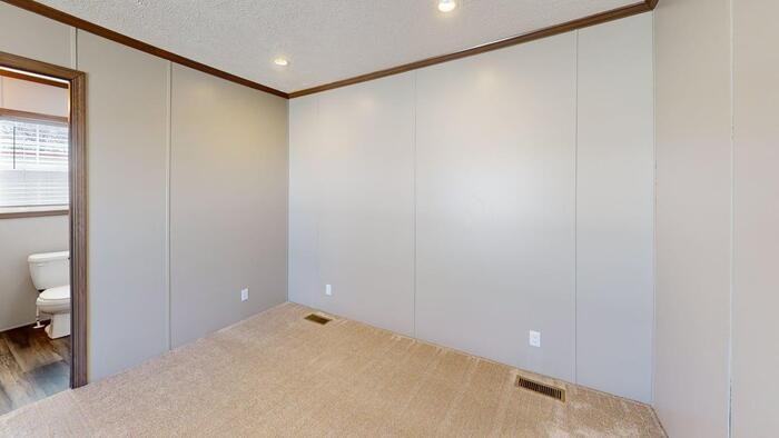 360 Continental Ave - Photo 5 of 14